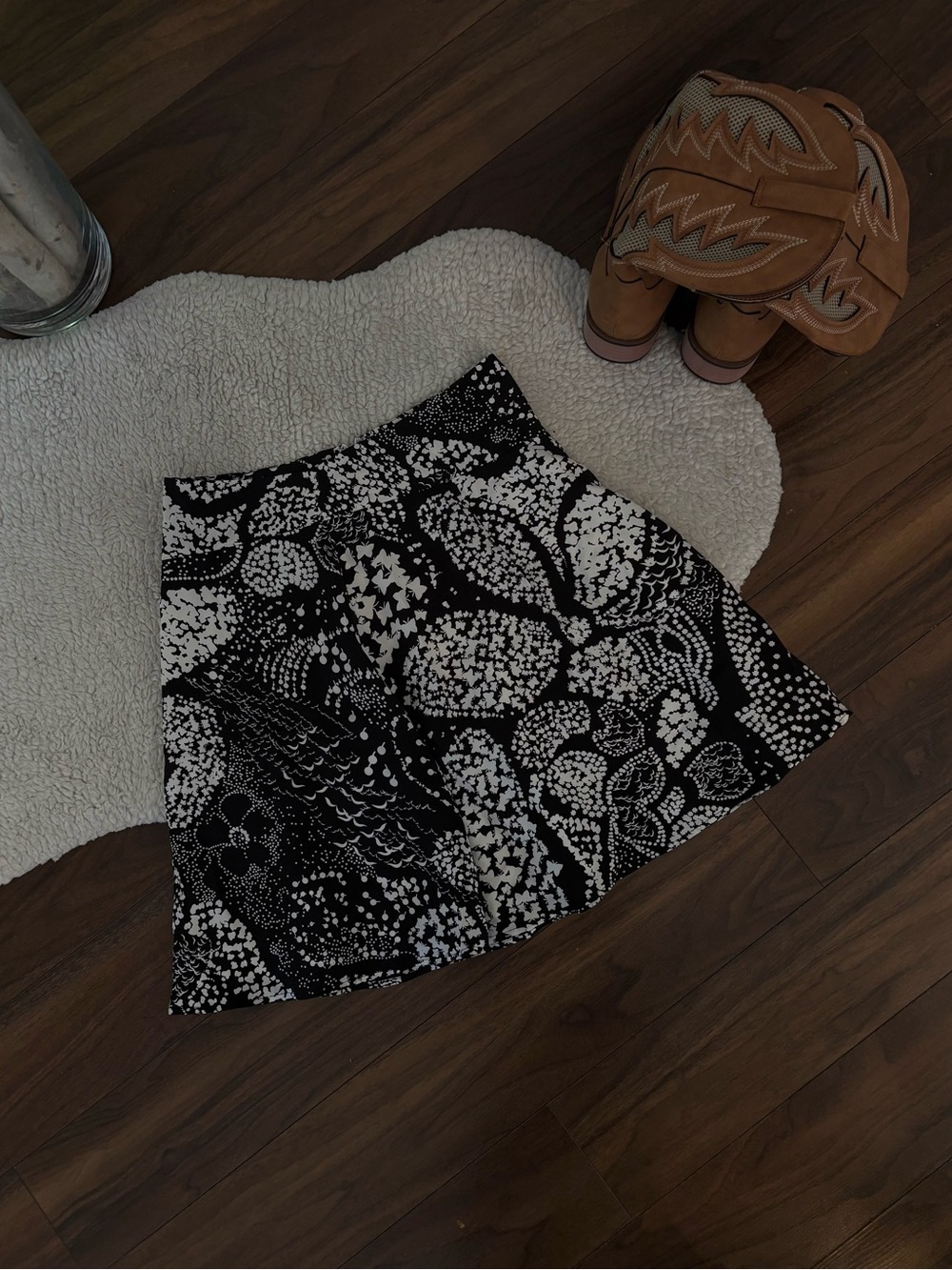 🤎100% SILK VINTAGE BLACK & WHITE FLORAL SKIRT